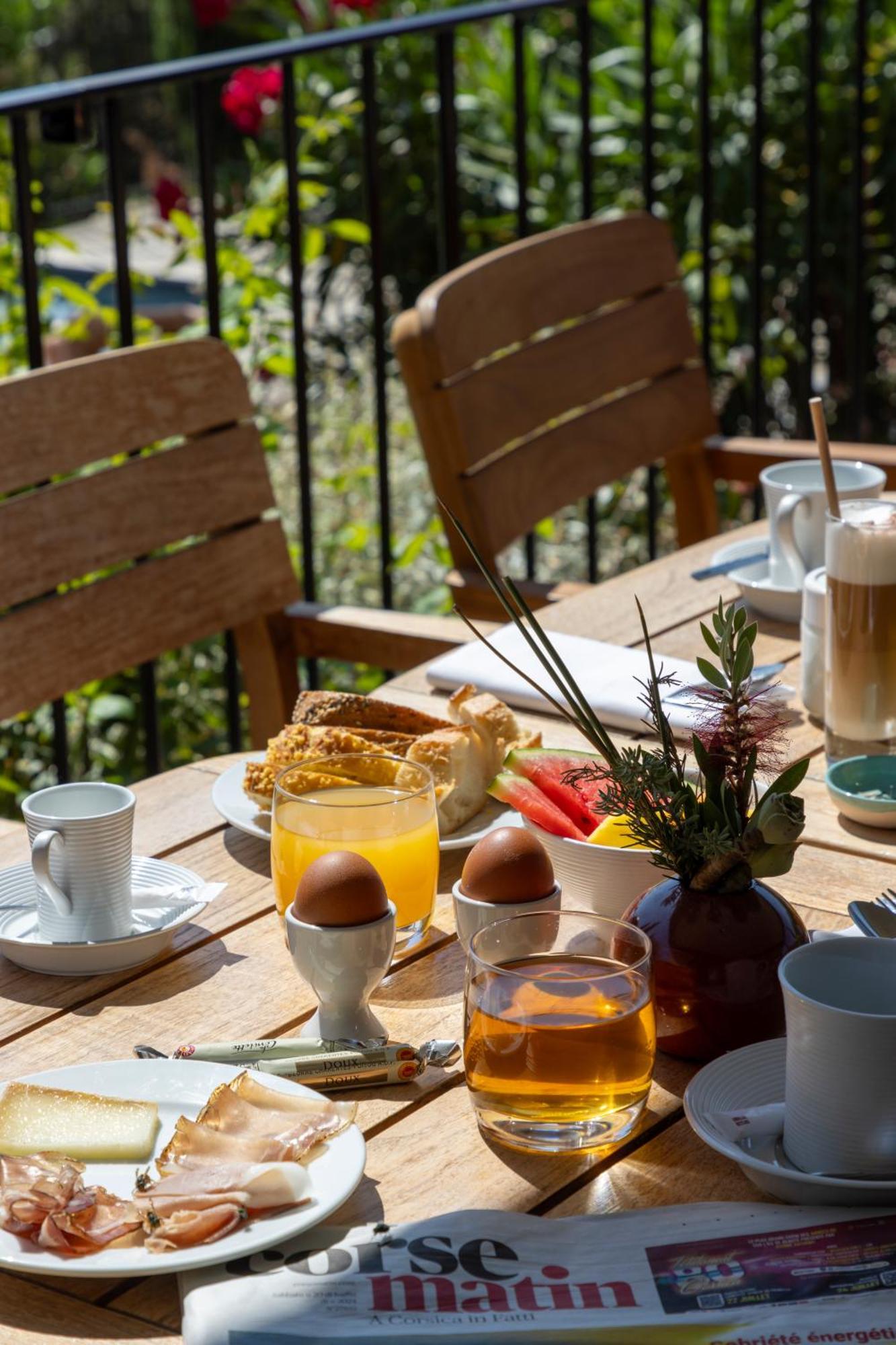 Hotel Restaurant Villa Josephine LʼÎle-Rousse Екстериор снимка