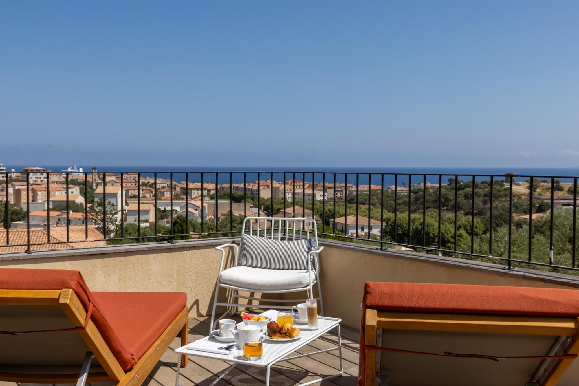 Hotel Restaurant Villa Josephine LʼÎle-Rousse Екстериор снимка