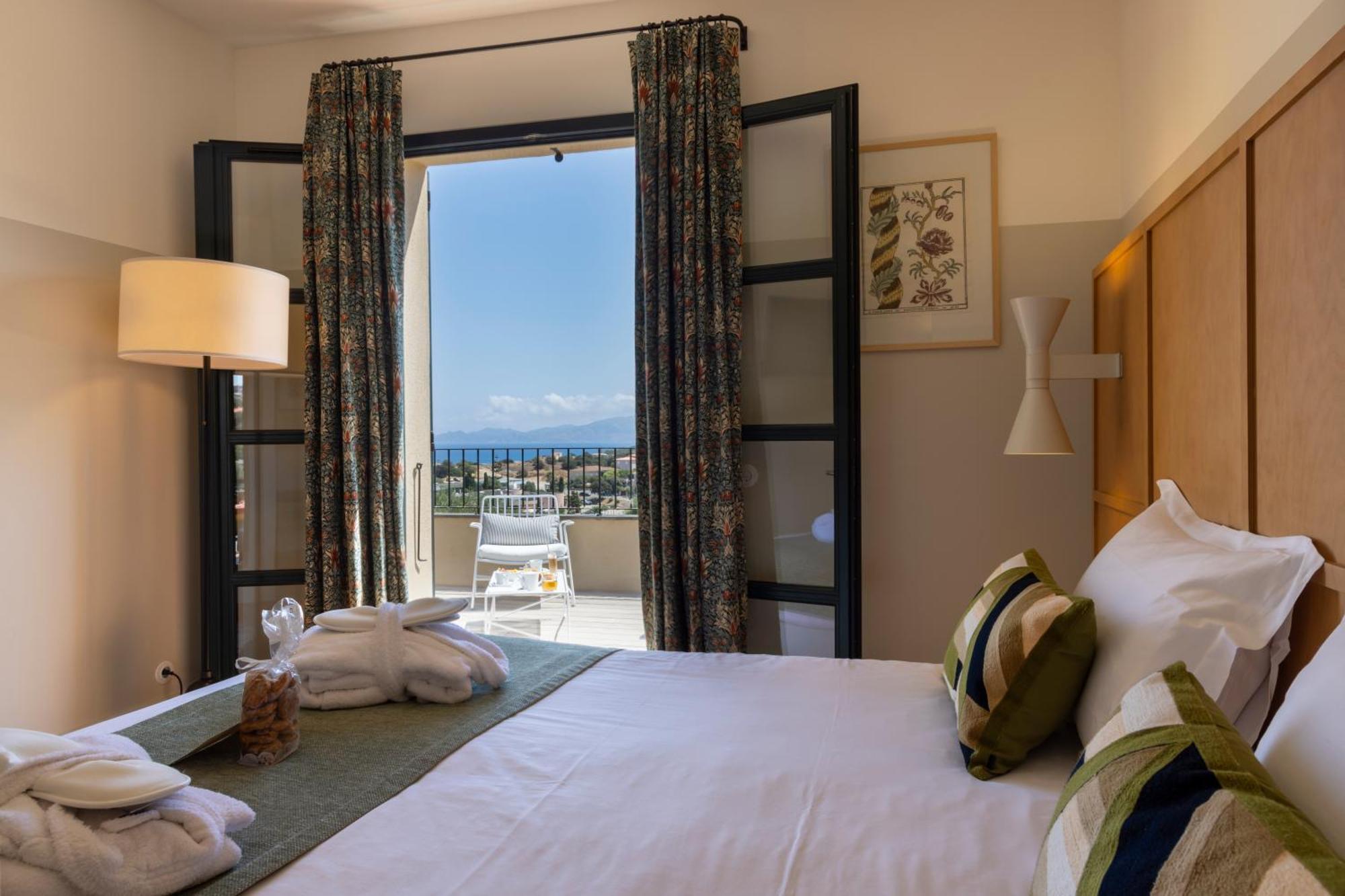Hotel Restaurant Villa Josephine LʼÎle-Rousse Екстериор снимка